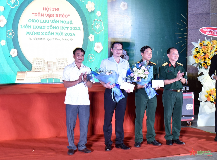 Nâng cao chất lượng công tác dân vận tại Bệnh viện Quân y 175